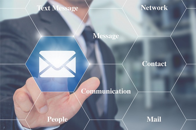 メールをタッチする人